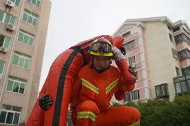 消防人物·故事｜用十二年丈量的浴火青春，他从未向时间低头——张兴成图片