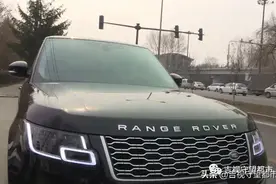 160万新买的路虎车，前挡风有胶溢出...图片