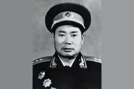 中国第一军人世家：父亲是开国上将，6个子女全是军人，2个少将图片