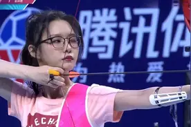 阿冷无美颜写真原图遭曝光，因和直播差异大被调侃："摄影师无德"图片