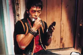 影帝古天乐拍戏发生意外，险些被领带勒到窒息，结束后才疯狂咳嗽图片
