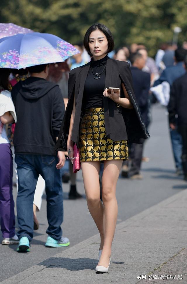 街拍霸气女王范短发美女