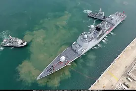 国产军舰底部一排排的出水孔是干什么用的？国外的为何就没有图片