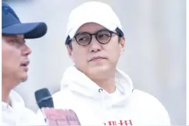 发福了？44岁知名男演员脸肿成馒头，胖了一圈判若两人图片