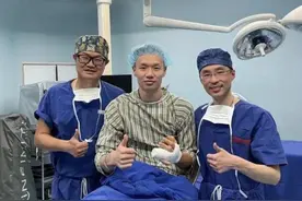 5000亿土豪受重创！扣篮王手指肌腱断裂 手术后需休养10周图片