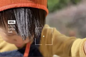 明道罕晒儿子正脸，满眼宠溺尽显父爱，一岁儿子脸肉嘟嘟五官似妈图片