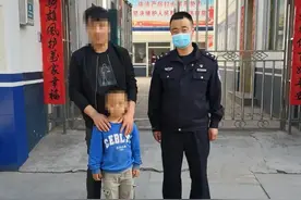 男童走失 民警暖心助其找家人图片