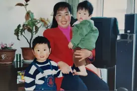 一个女人带俩娃，该不该再出去赚钱图片