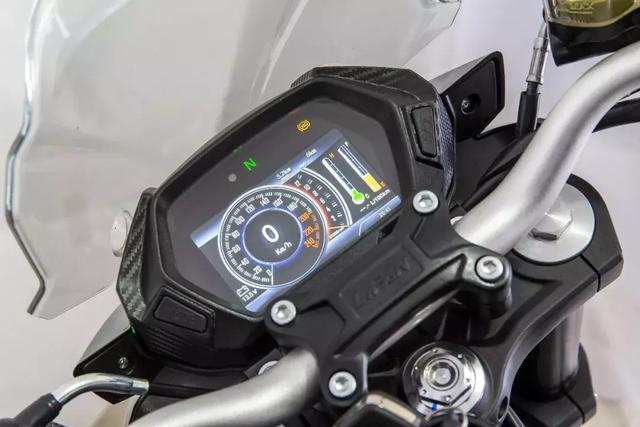 力帆350cc双缸水冷街车KP350正式上市，售价：24780起
