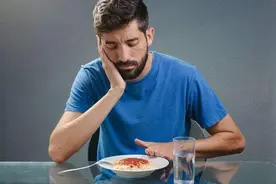 没食欲、体重降，难道是癌变的前奏？若伴随3种现象，及时检查图片