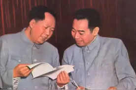 周恩来写了首诗，蒋介石看完大骂戴笠，主席：恩来把蒋介石看透了图片