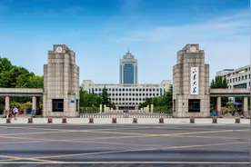 让一所“超大”的大学变得更强图片