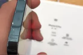 iPhone 12被网友吐槽：易掉漆？边框太锋利还割手？图片