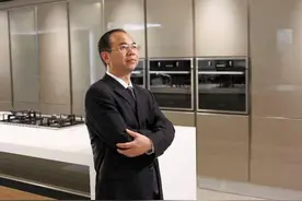 广东客家首富诞生，曾经负债上万被迫流浪1年多，现在坐拥6百亿图片