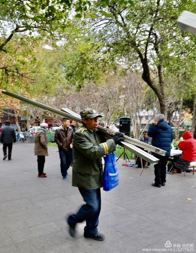 高手在民间，演出自娱自乐，洛阳周王城广场民间曲艺乐园