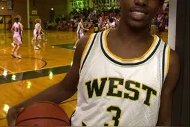 NBA球星奇葩照：有头发的保罗，没胡子的哈登，留平头的艾弗森图片