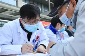 我，主刀医生，在北京工作10年，透露在医院的到手收入图片