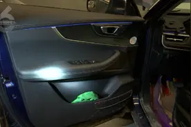 新车上路就“咔嚓咔嚓”响？车主怀疑门被换过……图片