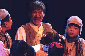 “大武汉之夜”《孩子剧团》公演当代小学生演绎80年前“同龄人”的英雄历史图片