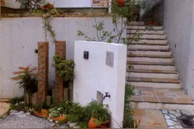 自然素材创造自然味道的门庭，石头、木材、植物搭配得恰到好处图片