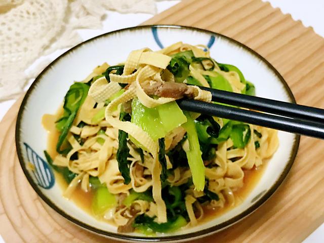 秋季这菜要多吃，富含多种氨基酸，钙含量极高，孩子常吃长高个