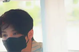 30岁鹿晗童颜近照，比弟弟黄子韬还显小，创3成员撞脸女友关晓彤图片