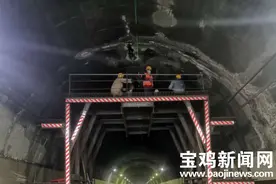 处置开裂渗水、更换照明系统……宝鸡千阳岭隧道整治工程大干快上图片
