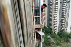 空调安装“蜘蛛人”：每天高空200多分钟 一台空调提80元月入万元图片