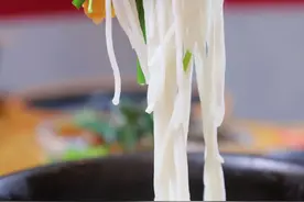 一招教你在家制作云南过桥米线图片