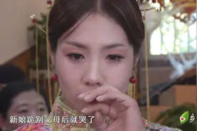 农村漂亮姑娘嫁人了，舍不得离开父母，哭成了泪人儿视频封面