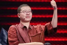 说过“人间不值得”的李诞，最终迷失了自我，败给了生活。图片