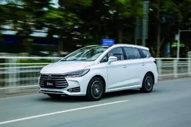 国产神车比亚迪宋MAX，看准宝骏730！这哥俩之间该怎么选？图片