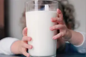 喝牛奶的人和不喝牛奶的人差别在哪？图片