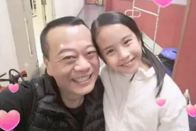 59岁欧阳震华近照曝光，对待小演员如亲生，自己24年婚姻却无子女图片