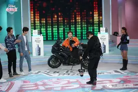 《非常完美》超飒机车女神令人一眼心动 软妹三重惊喜告白男神图片