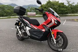 冒险、通勤皆可的本田ADV 150摩托车图片