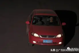 南丹14岁少年开“鬼火”狂飙，撞上小车3人空中腾飞图片