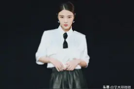 徐冬冬最新写真曝光，白衬衫搭配皮裤+黑丝好“欲”，氛围感拉满图片