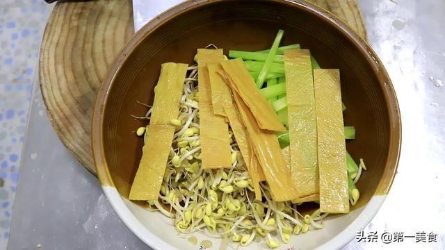 厨师长教你：“水煮鱼”最实用的家常做法，简单易学看一遍就会