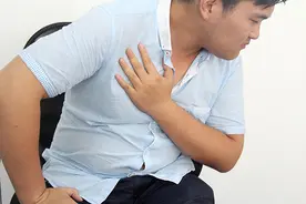 咳嗽时老有白痰，与肺癌有关？颜色不同的痰液，说明了什么？图片