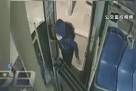 青岛一12岁男孩大晚上独自坐305路公交！目的地竟是嵩山少林寺图片