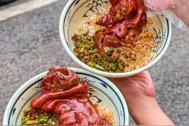 重庆巨好吃的路边摊猪脚饭图片
