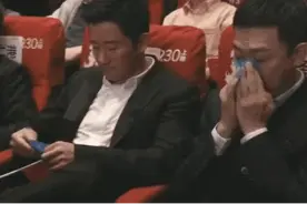别笑吴京张译用吸油纸的样子了，混油皮的秋冬真的很“难过”图片