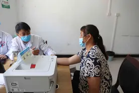 一片丹心悬壶济世 妙手回春誉满杏林——记六盘水市水城区人民医院院长王双图片