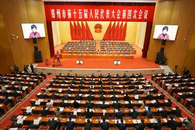 【聚焦】河南省郑州市十五届人大四次会议解放军和武警部队代表热议新时代双拥工作图片