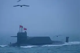 解放军海军一次性入列三艘主力舰艇，新质作战力量定位首度公开图片