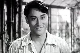 魁梧阳刚不亚于高仓健，被称银幕美男子，《渡江侦察记》中演杨威图片
