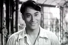 魁梧阳刚不亚于高仓健，被称银幕美男子，《渡江侦察记》中演杨威图片