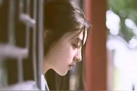 那个努力的女孩，惊艳了很多人；什么都不做，只会等来贫穷和衰老图片