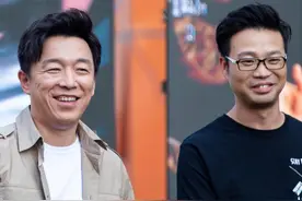 他是黄渤的好兄弟，因《疯狂的石头》成名，想不到他原为相声演员图片